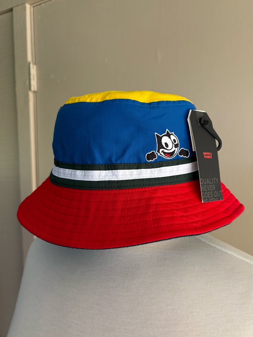 [NWT] Levi’s x Felix the Cat Reversible Bucket Hat